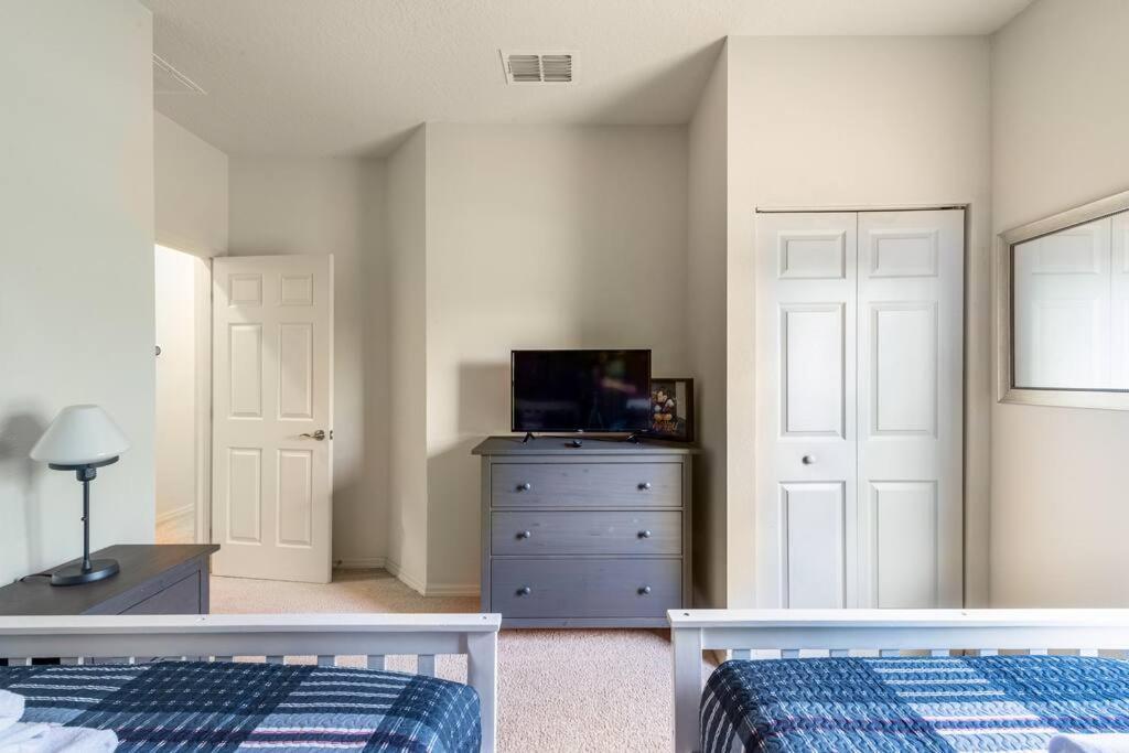 Super Comfy And Spacious 3 Bedroom 10 Minutes From Disney, With Major Shopping 4 Minutes Away 키시미 외부 사진